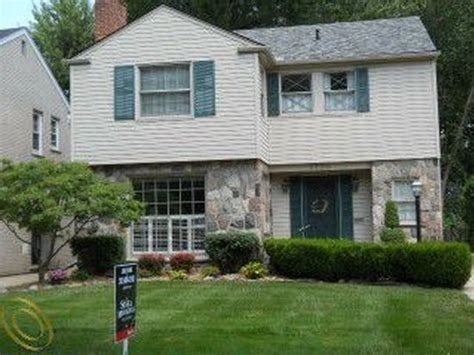 It contains 4 bedrooms and 3 bathrooms. . Zillow grosse pointe woods